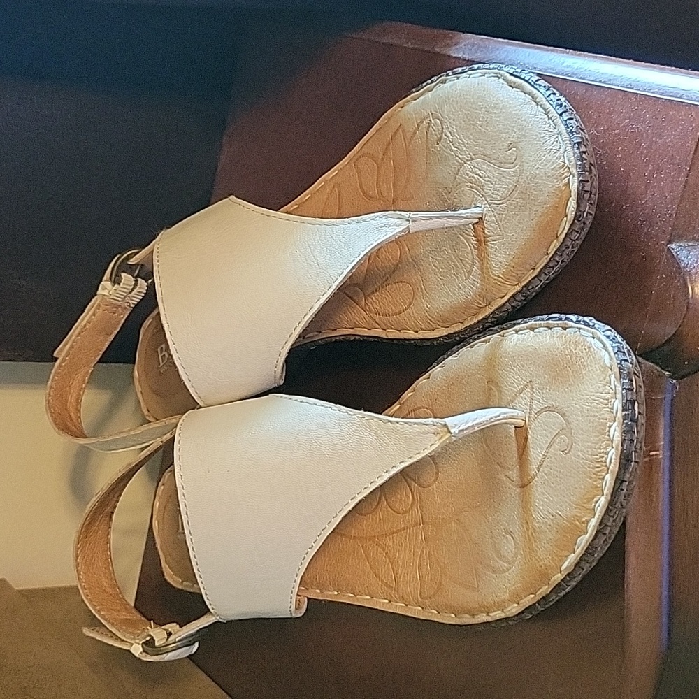 Born sandals